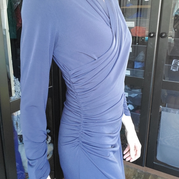 Navy blue super stretchy midi wrap dress with rouching - Picture 2 of 3